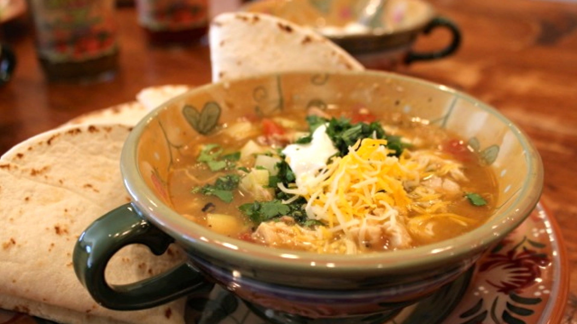 "Gilly Loco's Green Chile Stew: An Easy and Flavorful Fiesta!"